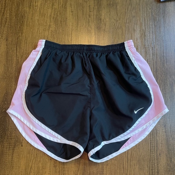 Nike Dri Fit Women’s Shorts Size Small - Picture 1 of 6